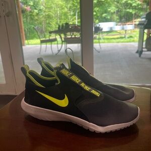 Nike Flex Runner Athletic Shoe